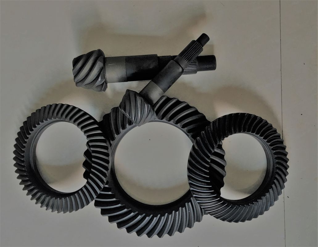 Baja Sisi Kanan Spiral Bevel Gear Untuk Gearbox Anti - Minyak Pengobatan Permukaan Blacking